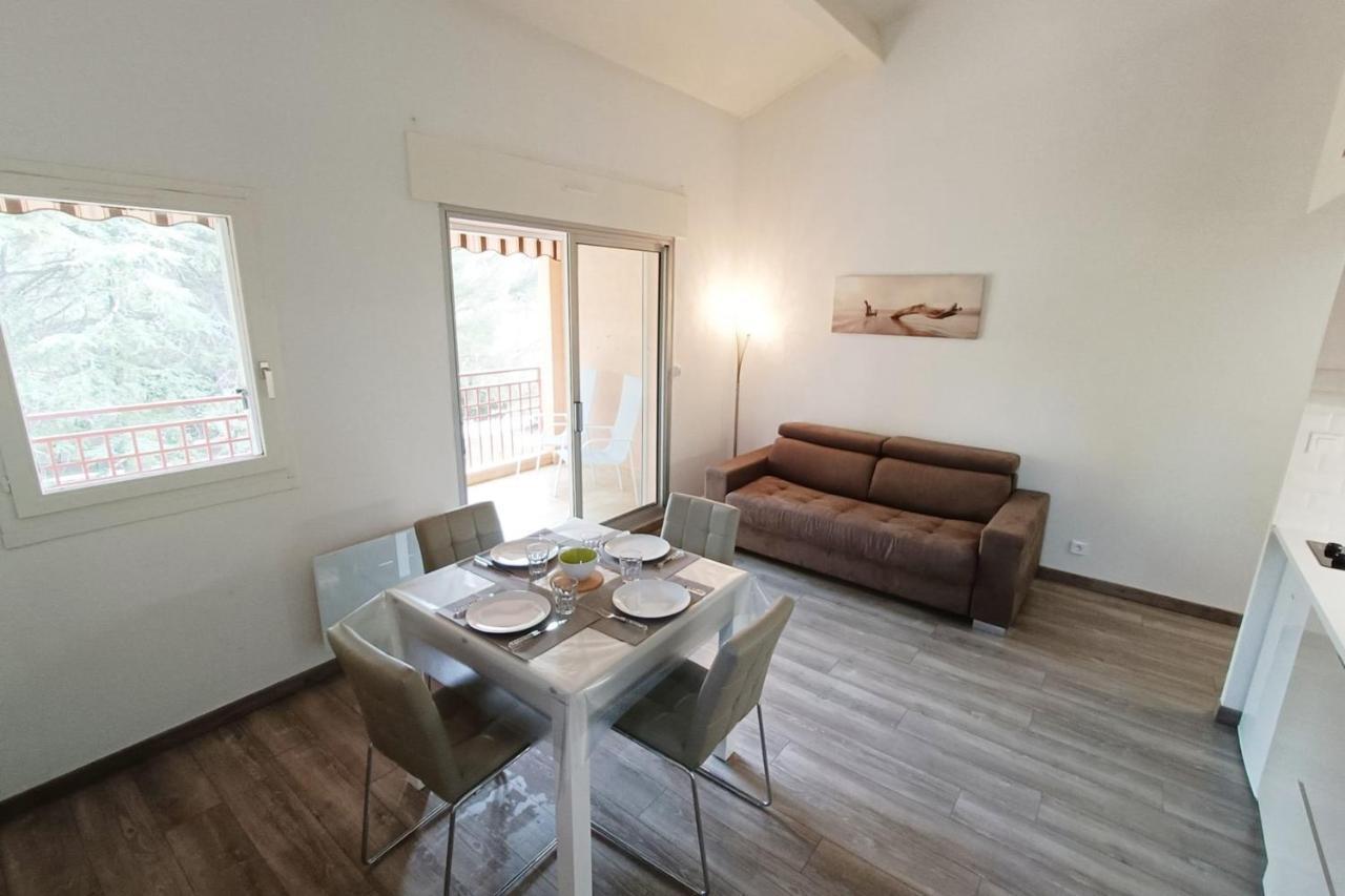 Spacious Sea View Apart At 50M From The Beach باندول المظهر الخارجي الصورة